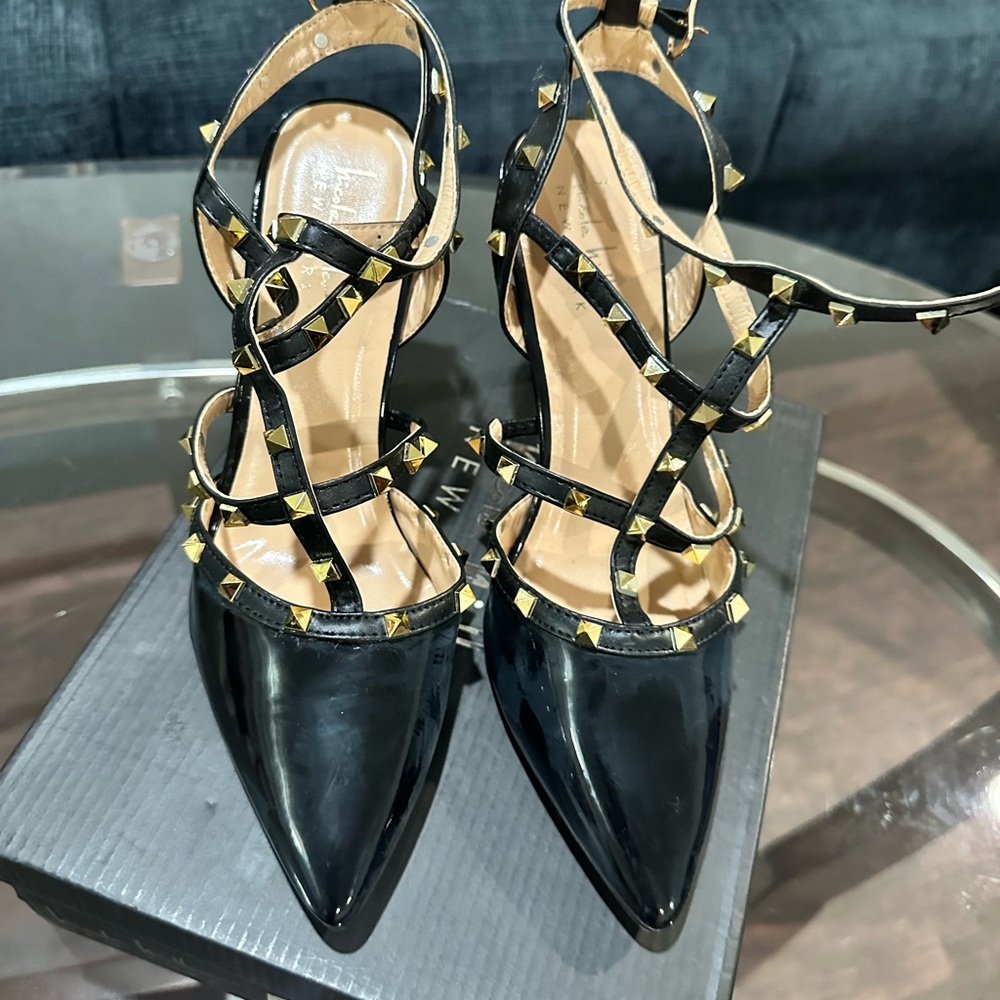 Nice black and gold shoes brand new!